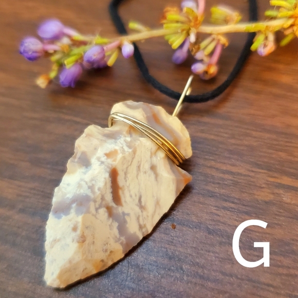 🌿 Natural Stone Arrowhead Necklace 🌿 - Picture 8 of 13